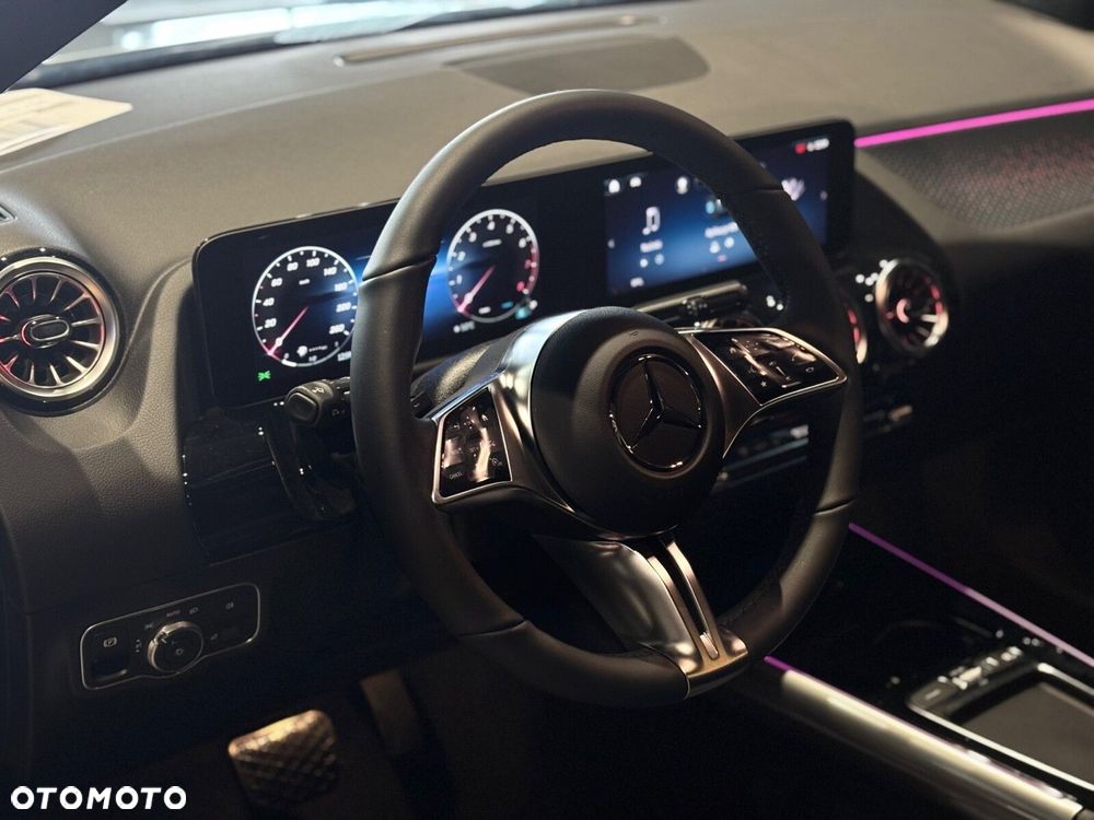 Mercedes-Benz GLA - 14