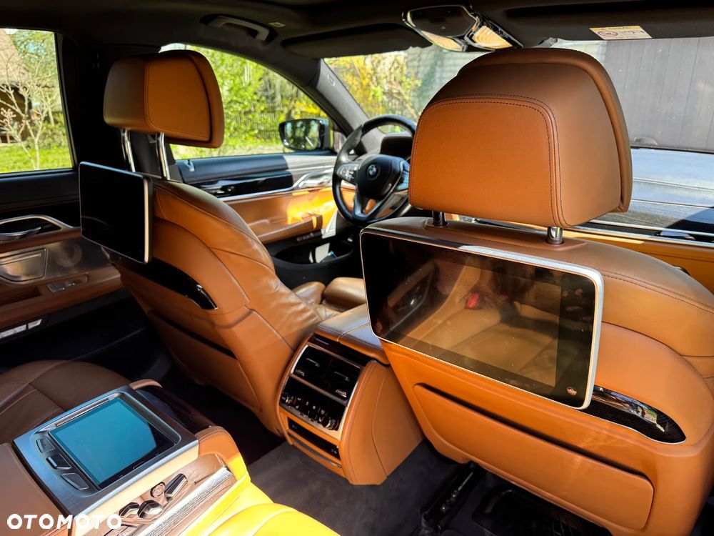 BMW Seria 7 750i xDrive - 11