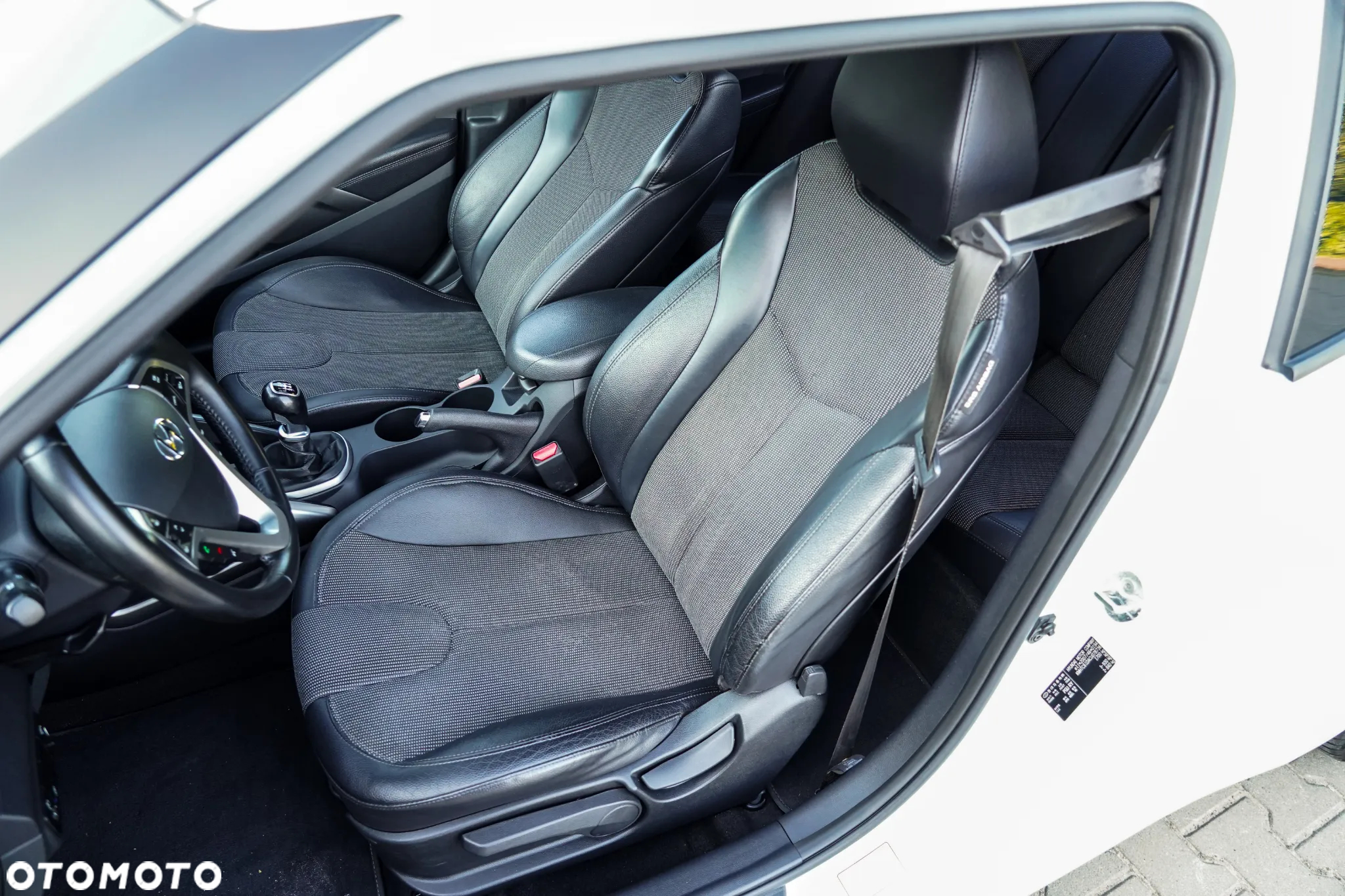 Hyundai Veloster 1.6 blue Premium - 36