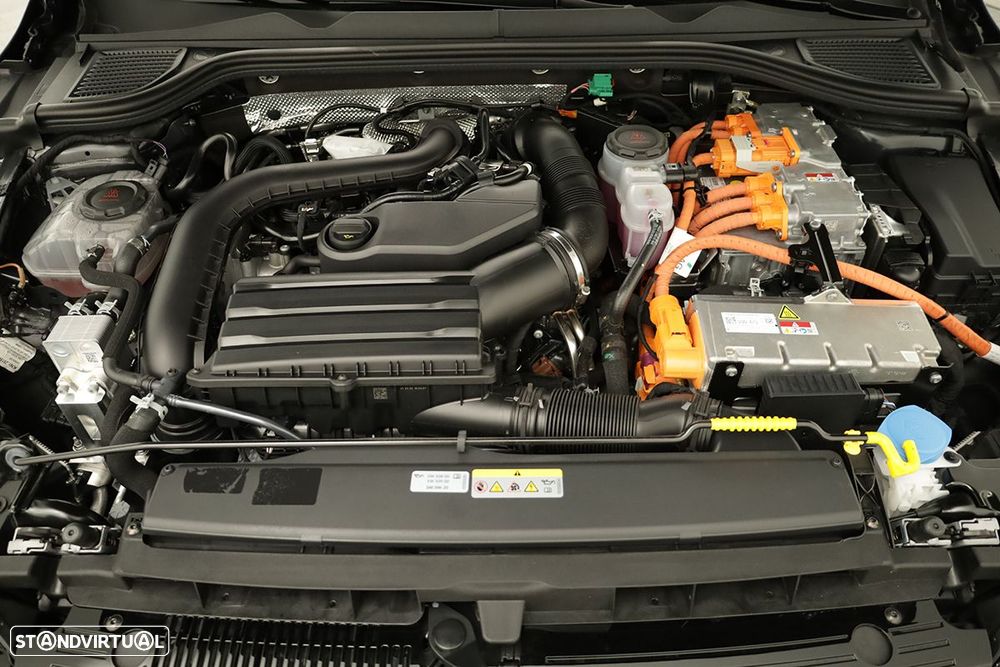 VW Golf 1.5 TSI e-Hybrid Life DSG - 23
