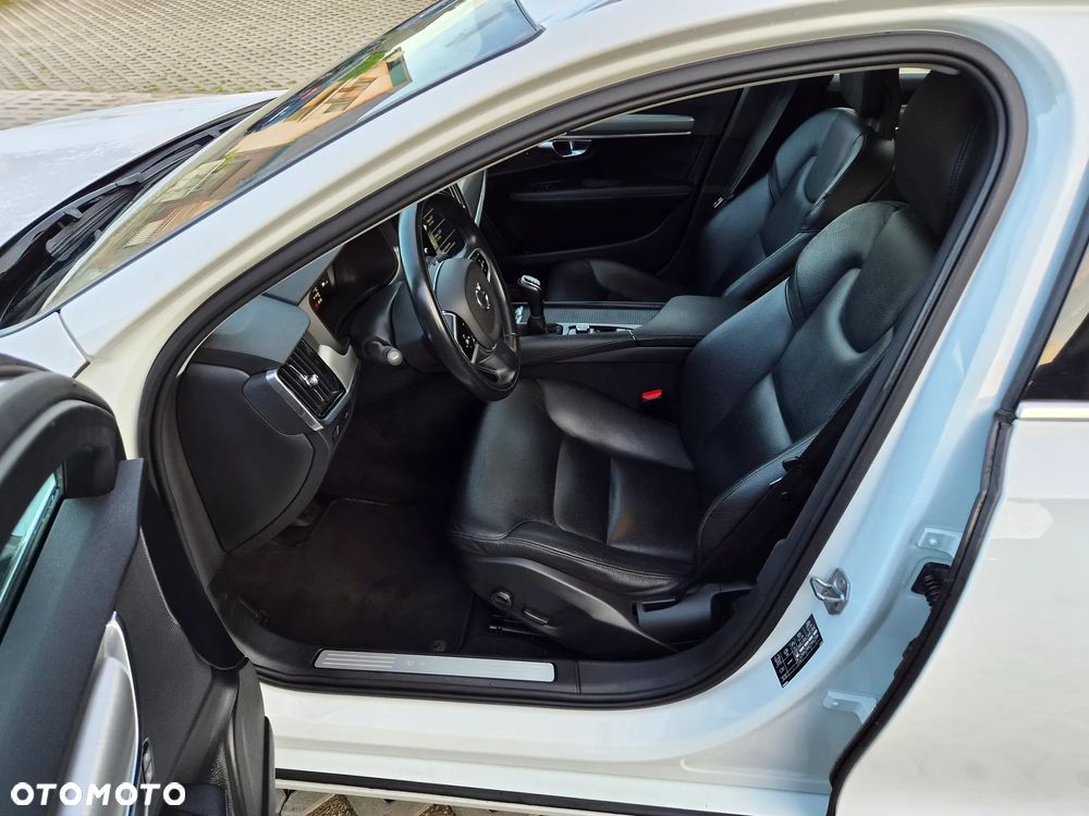 Volvo V90 D4 Momentum Pro - 3