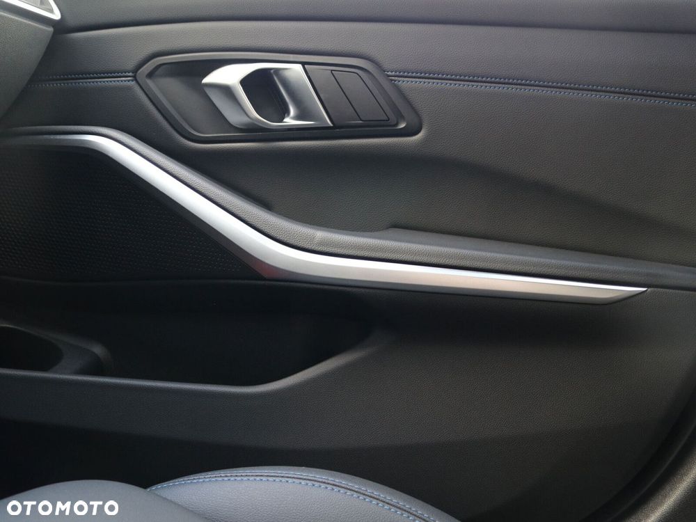 BMW Seria 3 320d mHEV M Sport - 26