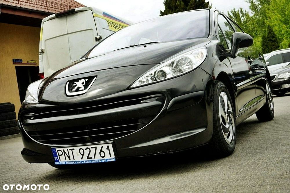 Peugeot 207 - 1