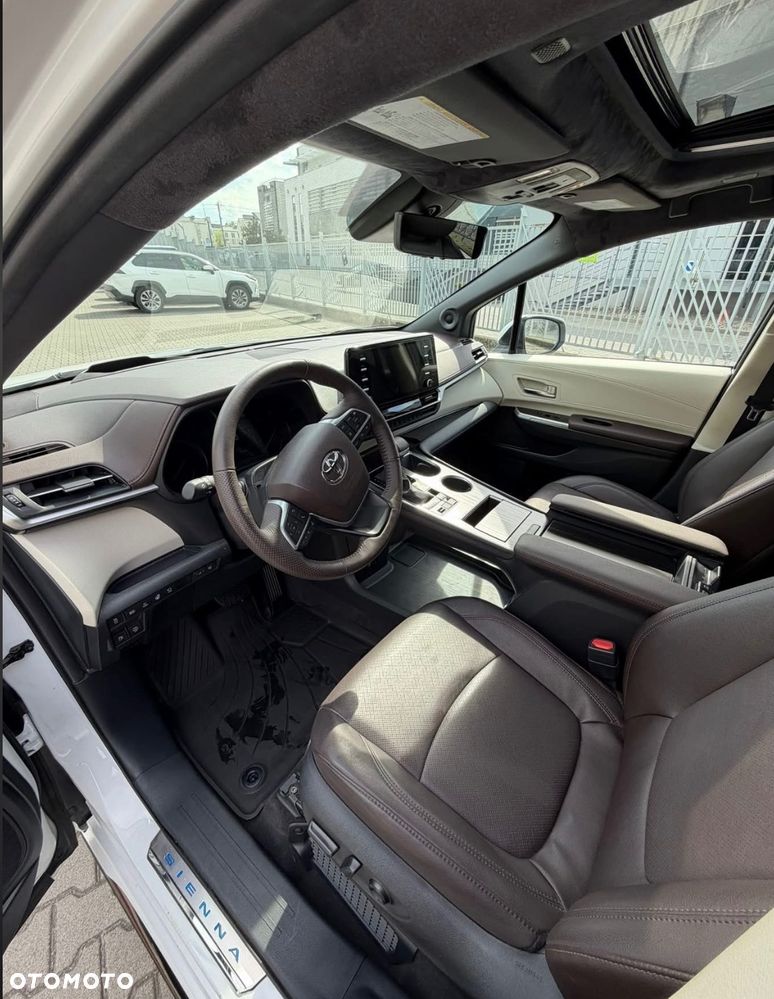 Toyota Sienna - 5