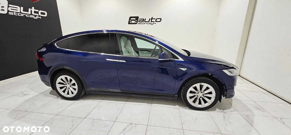 Tesla Model X - 23