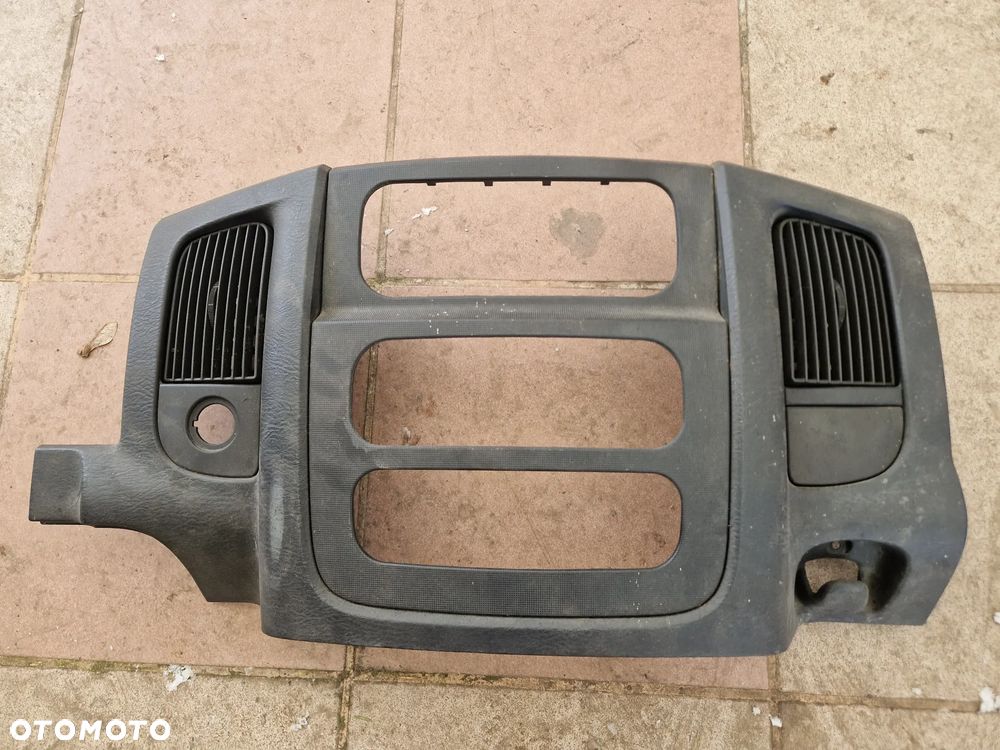 Dodge Ram Radio Ramka Plastik 02 05 - 1