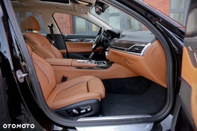 BMW Seria 7 750Li xDrive - 11