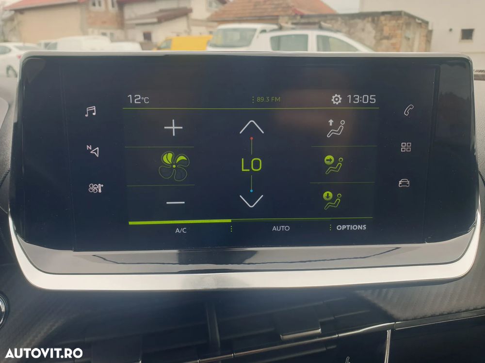Peugeot 2008 1.2 L PureTech STT Allure - 21