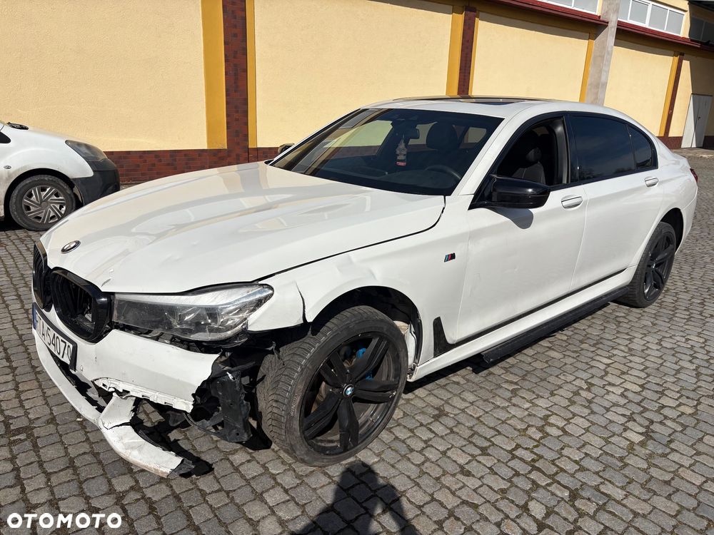 BMW Seria 7 740Li - 38