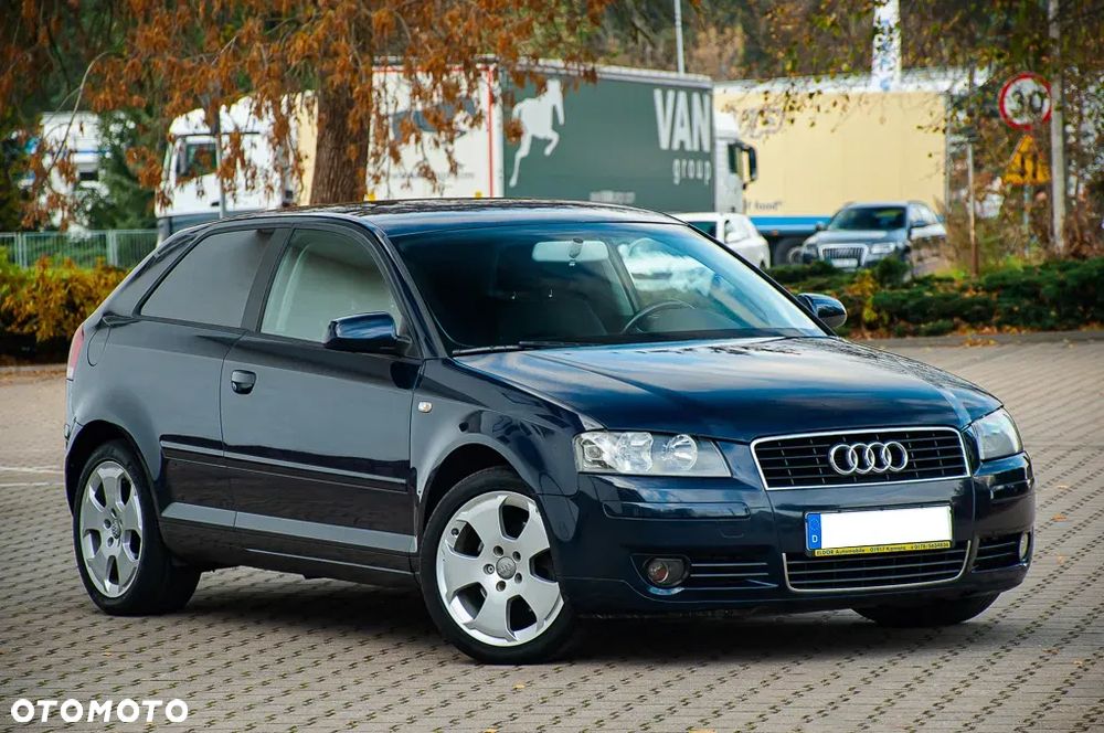 Audi A3 3-drzwiowe 2.0 FSI Attraction - 3