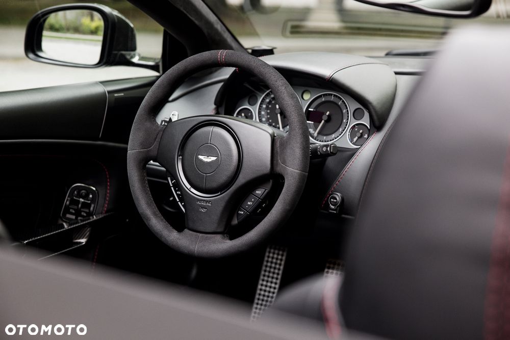 Aston Martin DBS - 16