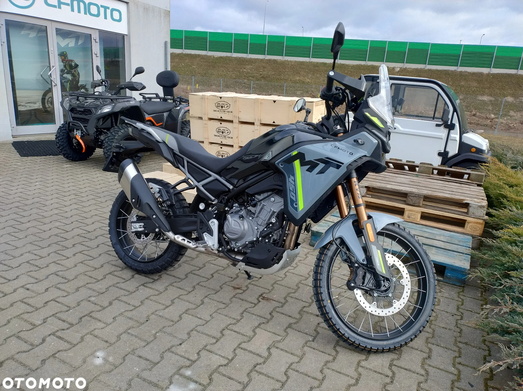 CFMoto MT - 3