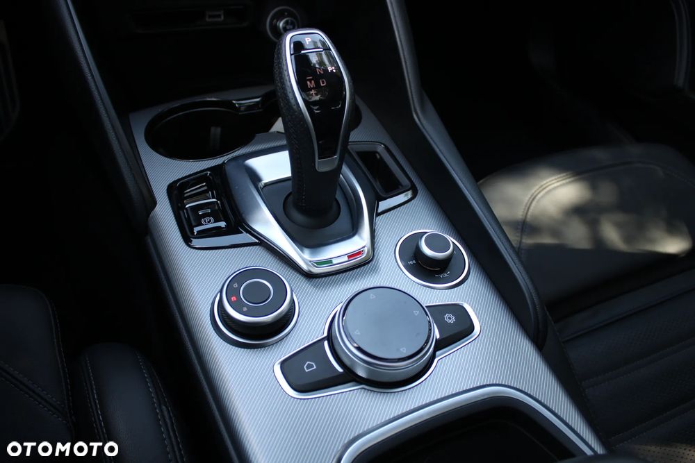 Alfa Romeo Giulia 2.0 Turbo Veloce Q4 - 23