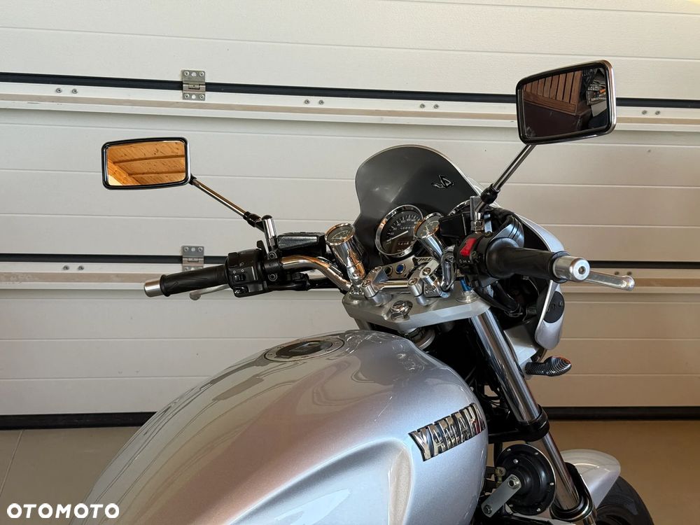 Yamaha XJR - 21