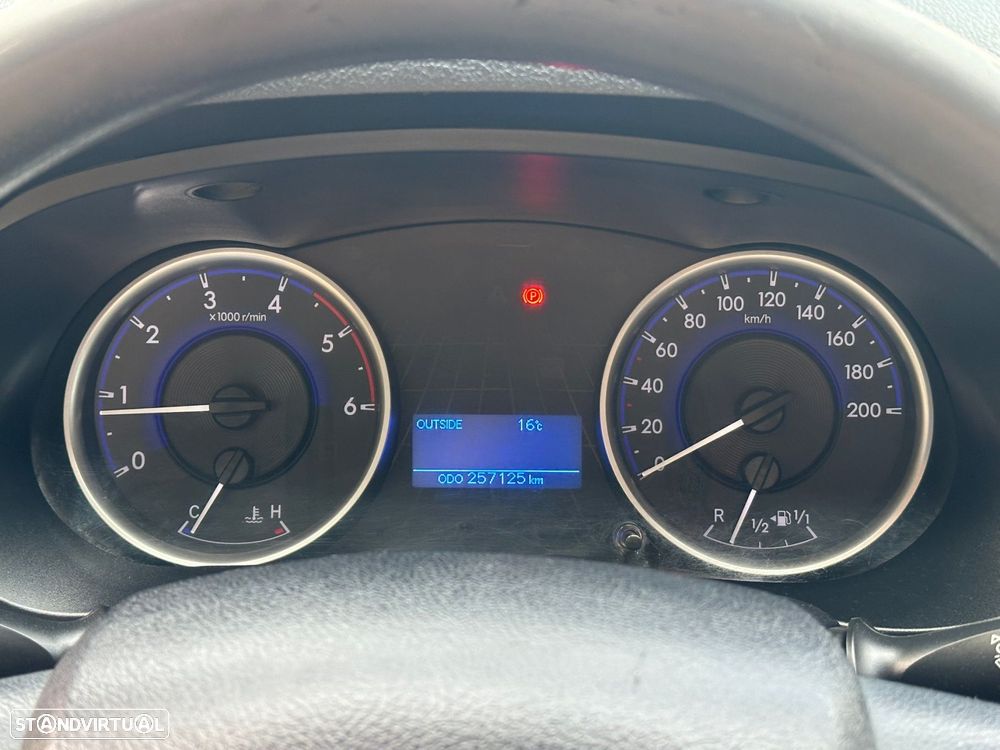 Toyota Hilux 2.4 D-4D 4WD CE Trial - 7