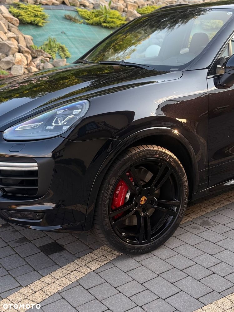 Porsche Cayenne Turbo - 25