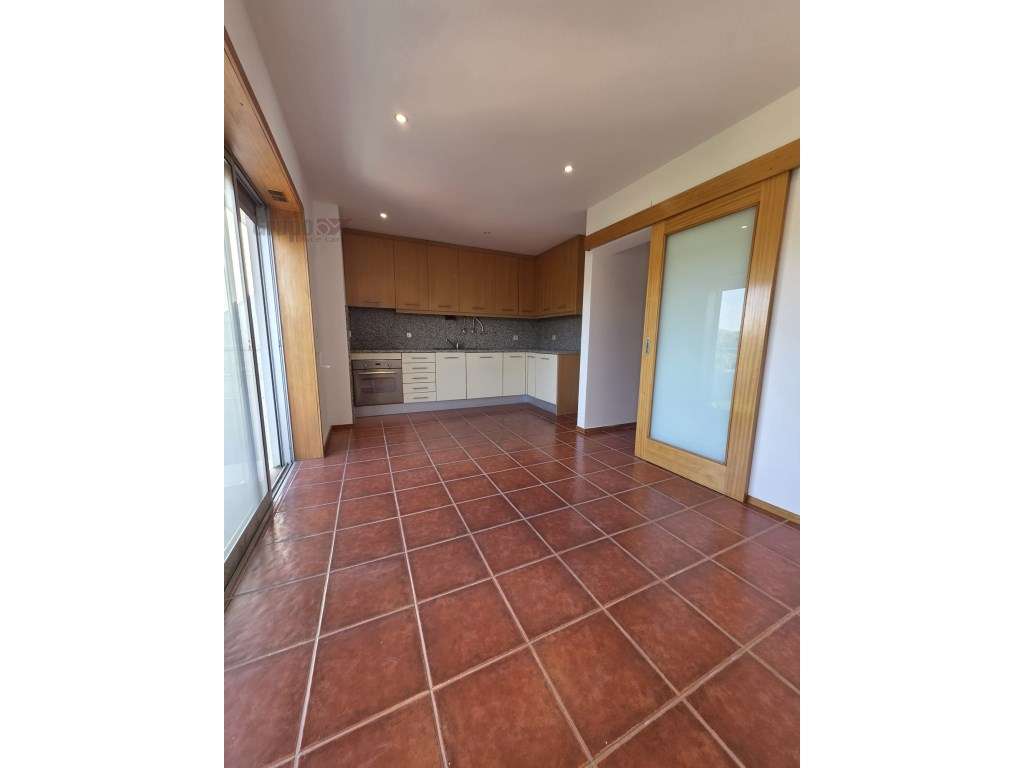 Moderno Apart. T2 com Garagem Box, Varanda Panorâmica e Lareira em ... - Grande imagem: 2/29