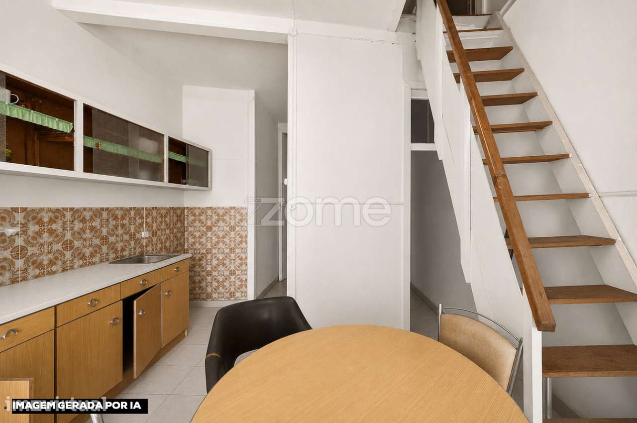 Apartamento T2 para recuperar - próximo estação Alcântara-Terra - Grande imagem: 2/8