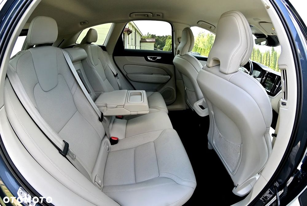 Volvo XC 60 B4 D AWD Inscription - 23