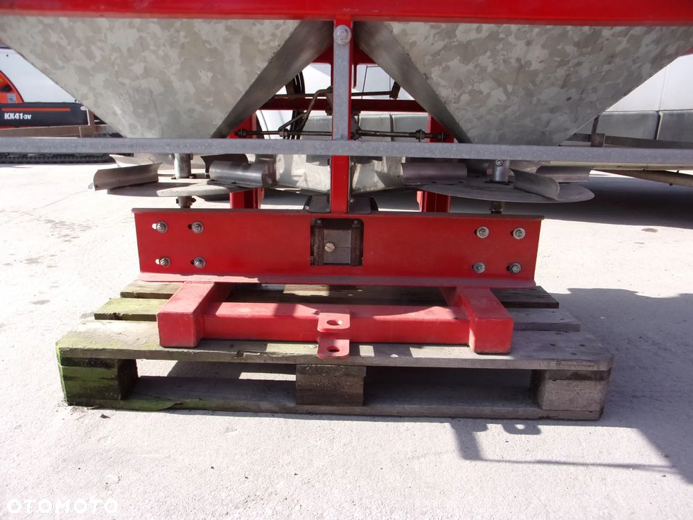 Inny Rozsiewacz nawozów i wapna, taśmowy jedno i dwu tarczowy Kłos, Motyl 300, 400, 600, 800 1000 litrów, Rozsiewacz nawozów dwutarczowy ABRA2 - MAXI, Semior, Unior, Unior2, Mini, Mini2, Rozsiewacz dwutarczowy DEX-WAL (Lift, Tornado duo Turbo), Rozsiewacz nawozów Pronar  FD1-M05 - 16