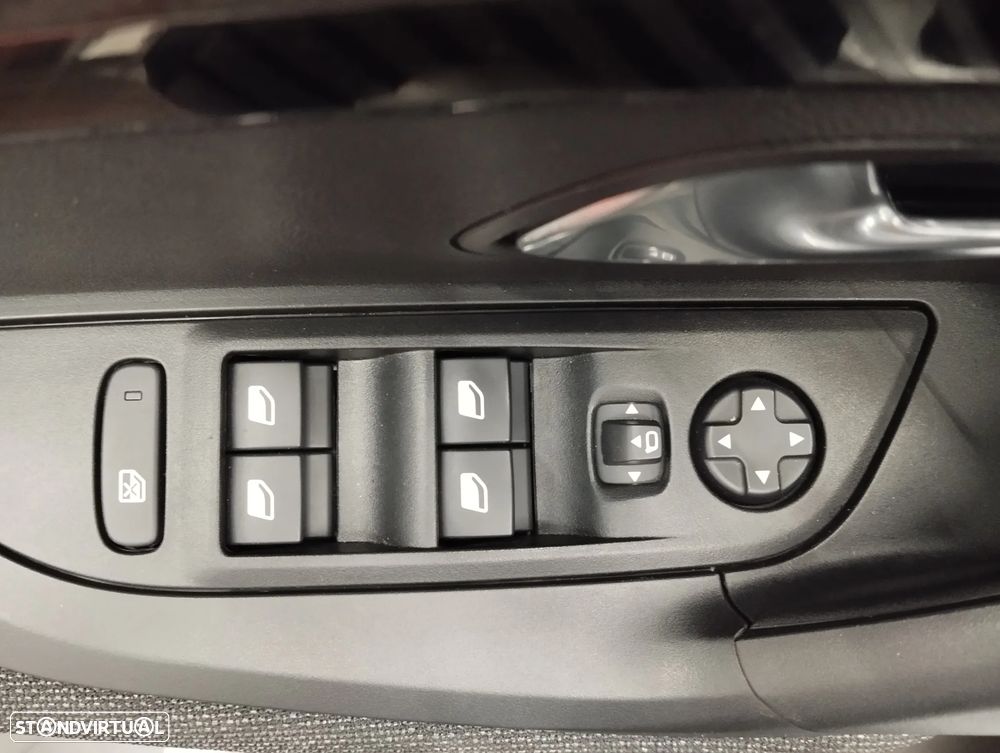 Peugeot 2008 1.2 PureTech Style - 16