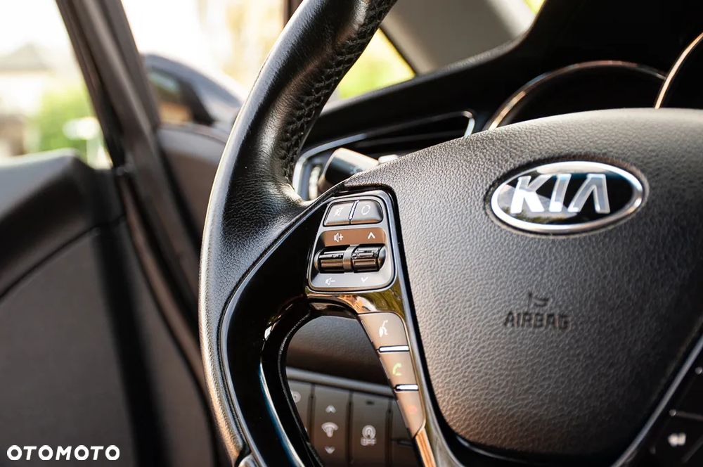 Kia Ceed 1.6 GDI ISG SW Platinum Edition - 29