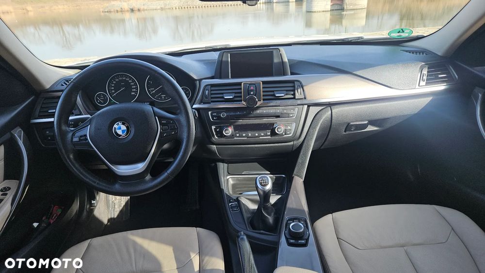 BMW Seria 3 318d Modern Line - 18