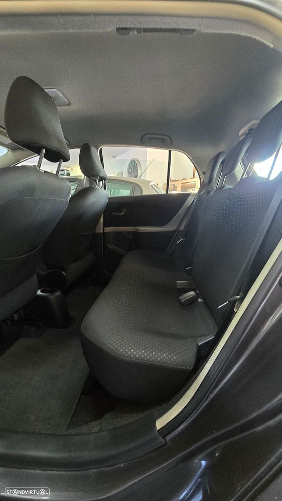 Toyota Yaris 1.4 D-4D AC Manual - 11