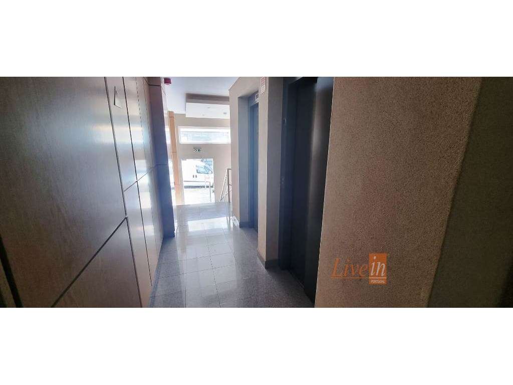 ApartamentoT3 na Rua Vale Formoso de Cima em Marvila - Grande imagem: 2/27
