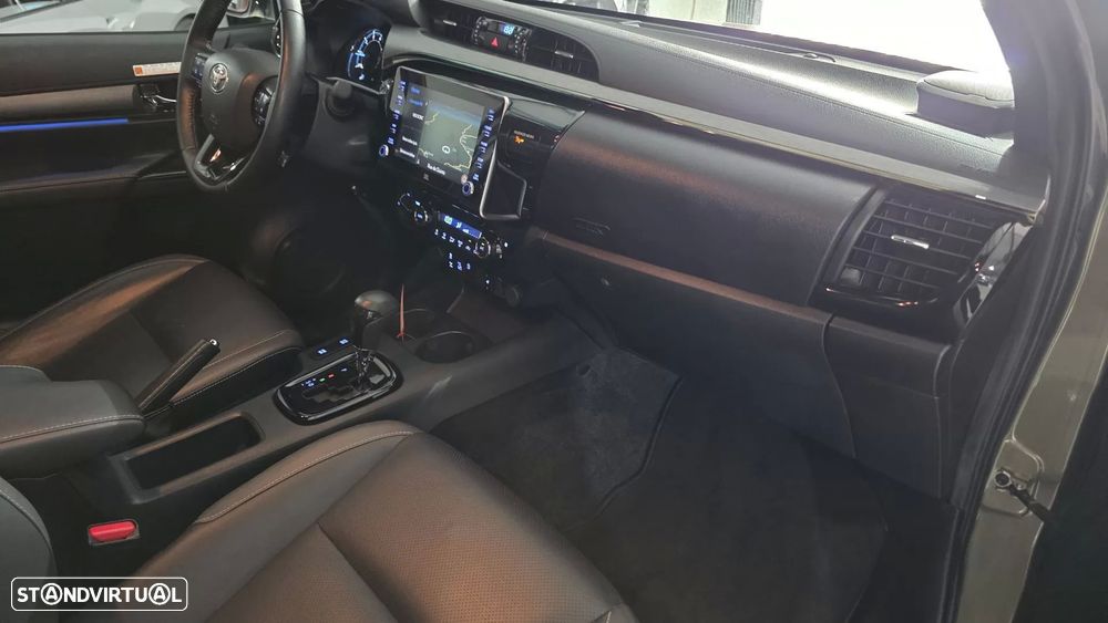 Toyota Hilux 2.8 D-4D 4WD GR Sport II - 54