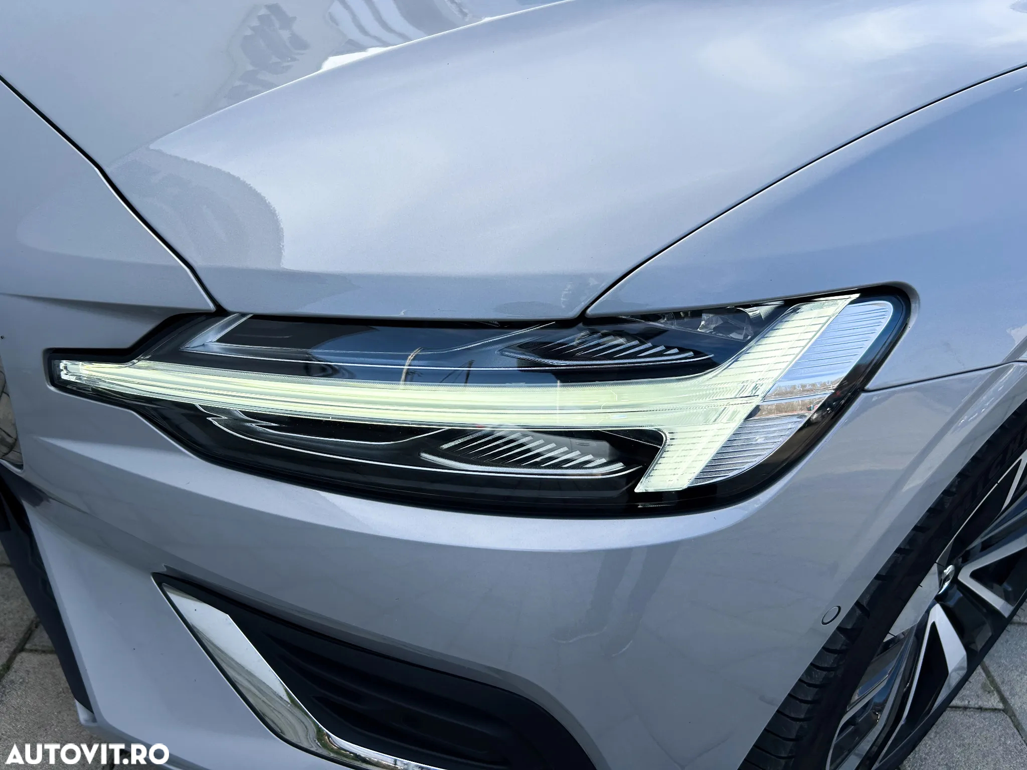 Volvo V60 B4 MHEV AT8 FWD Inscription - 32