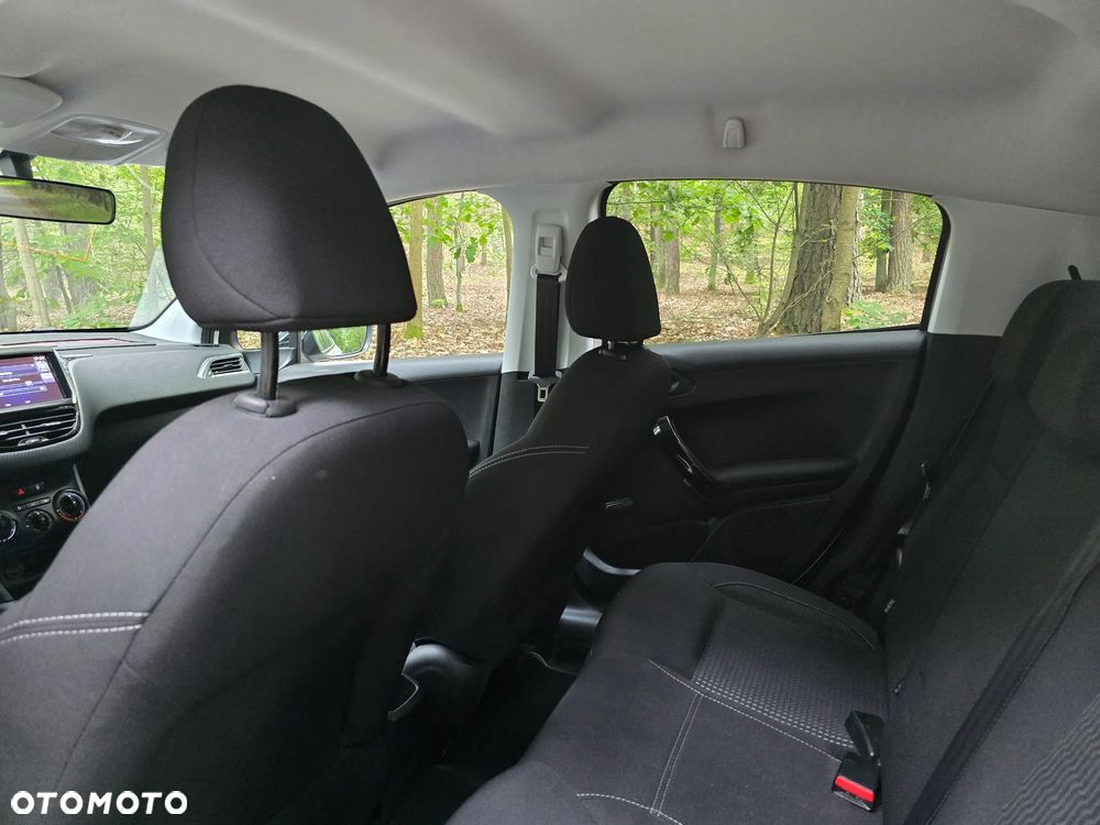 Peugeot 208 - 13