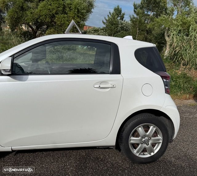 Toyota iQ 1.0 + - 4