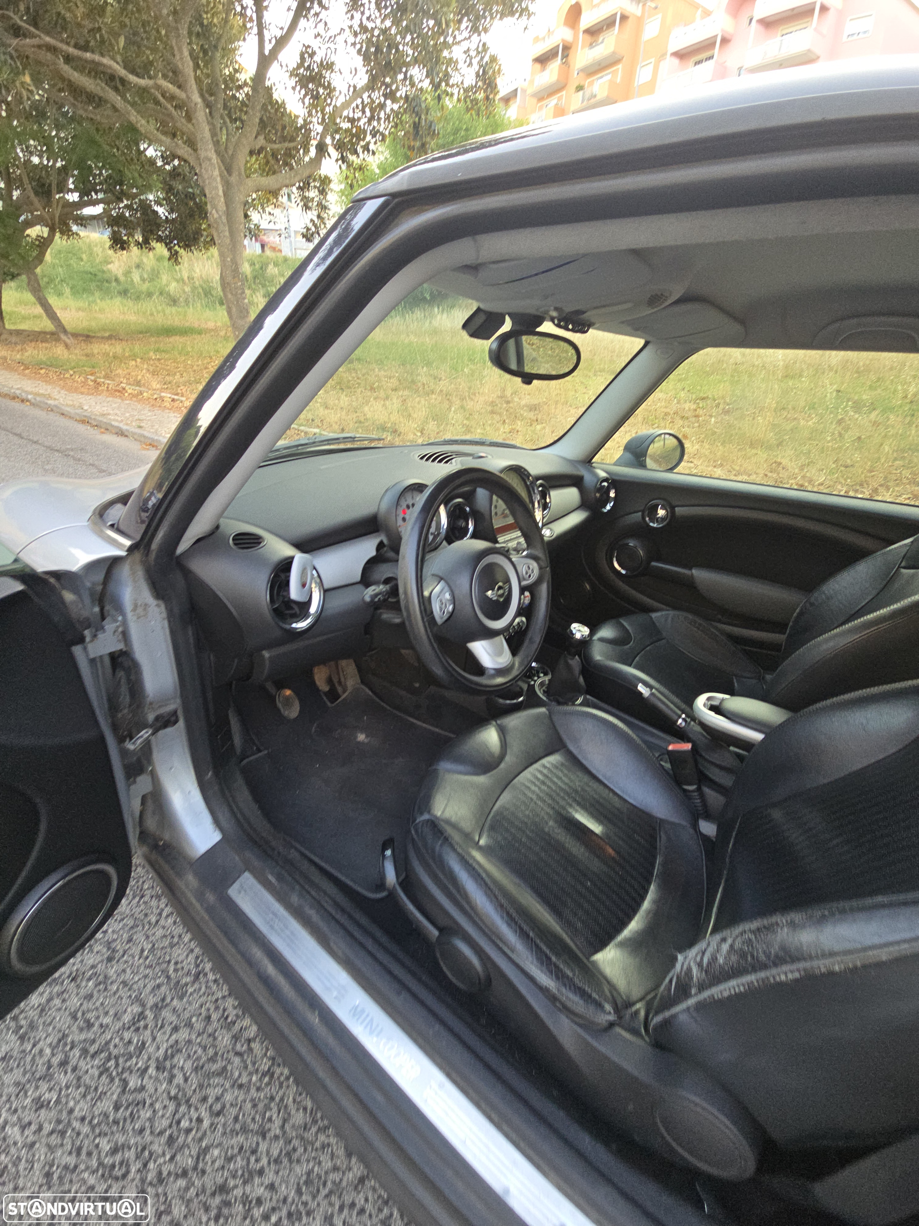 MINI 3 Portas Cooper D - 18