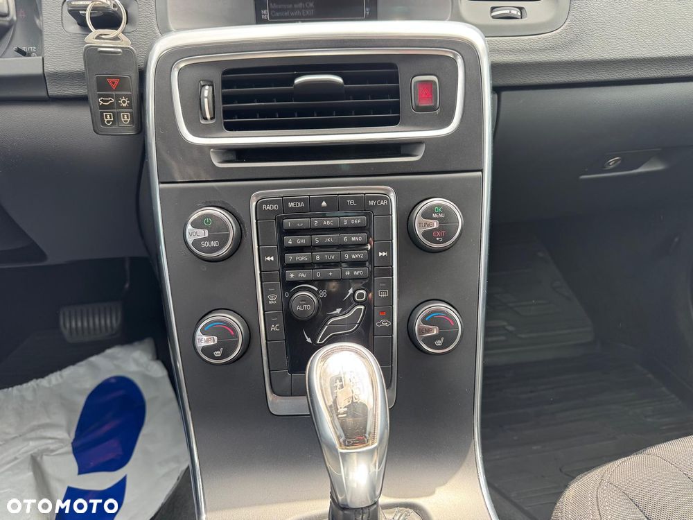 Volvo V60 D3 Geartronic Summum - 13