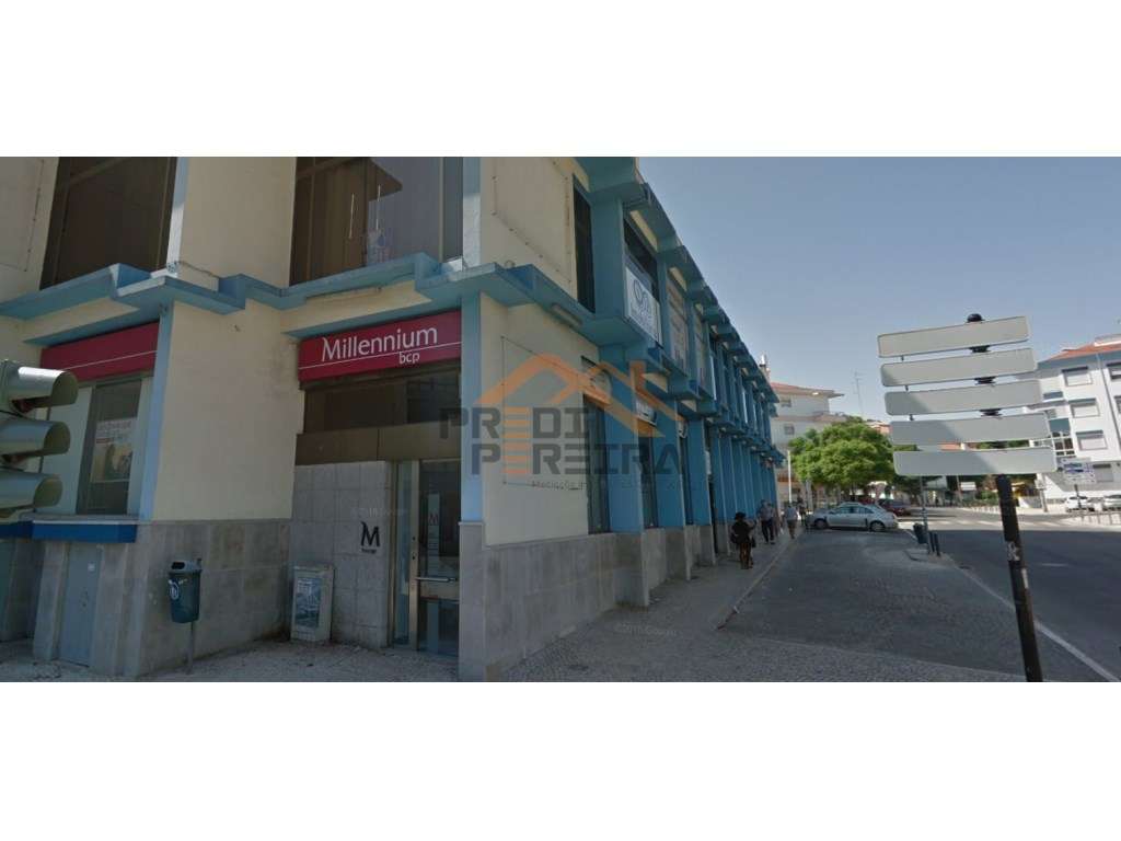 Loja localizada no Centro Comercial Oceano. - Grande imagem: 2/7