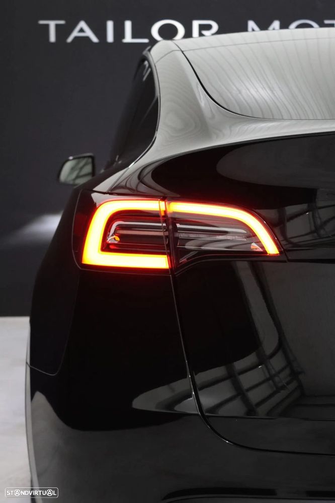 Tesla Model Y Long Range Dual Motor AWD - 18