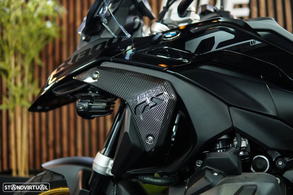 BMW R 1300 GS TRIPLE BLACK C/RODAS RAIOS DOURADAS - 29