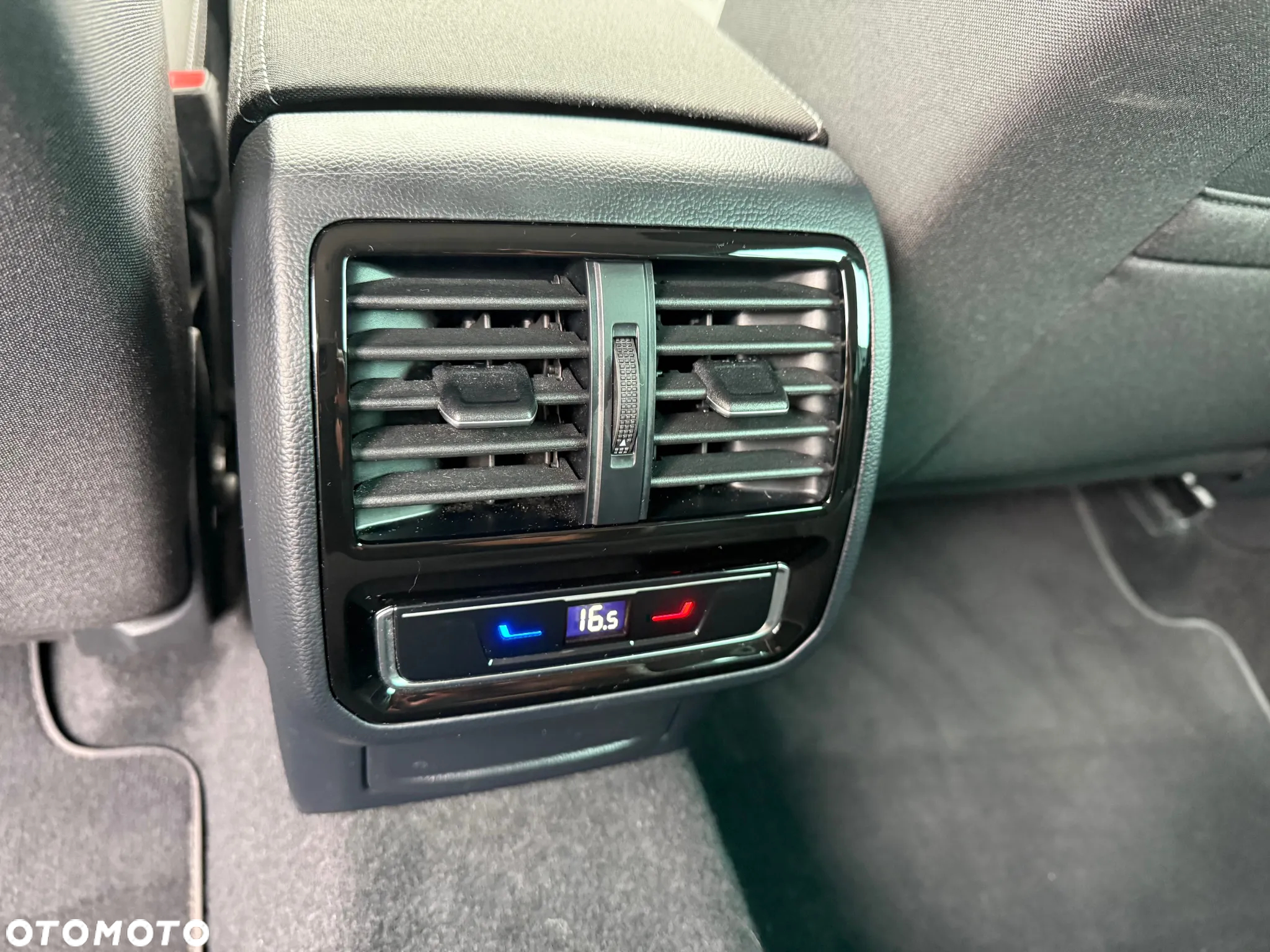 Volkswagen Passat Variant 2.0 TDI SCR DSG Business - 20