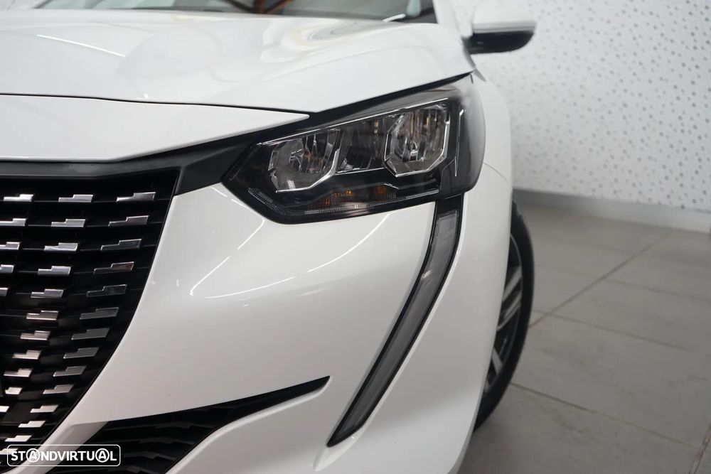 Peugeot 208 - 5