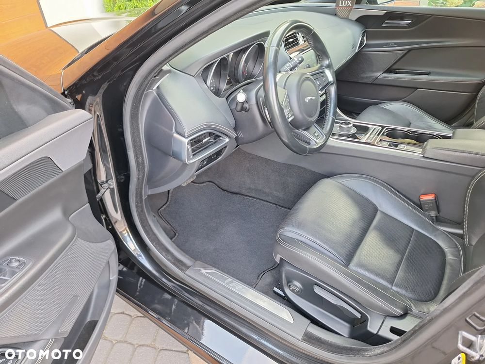 Jaguar XE 20d R-Sport - 15