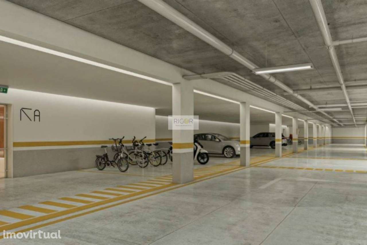 Apartamento T4 com varanda, 3 lugares de estacionamento e arrumo em Ma - Grande imagem: 5/11