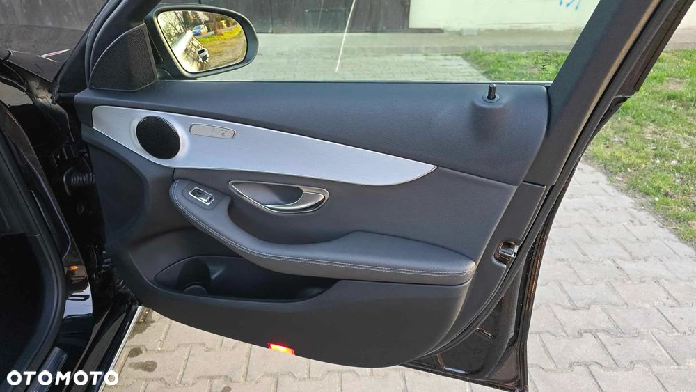 Mercedes-Benz Klasa C 220 d 4Matic T 9G-TRONIC Avantgarde - 26