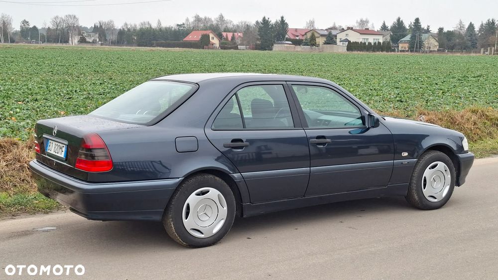 Mercedes-Benz Klasa C 180 Classic - 37