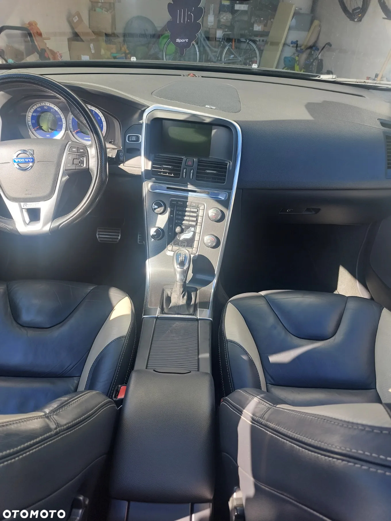 Volvo XC 60 T6 AWD R-Design - 11