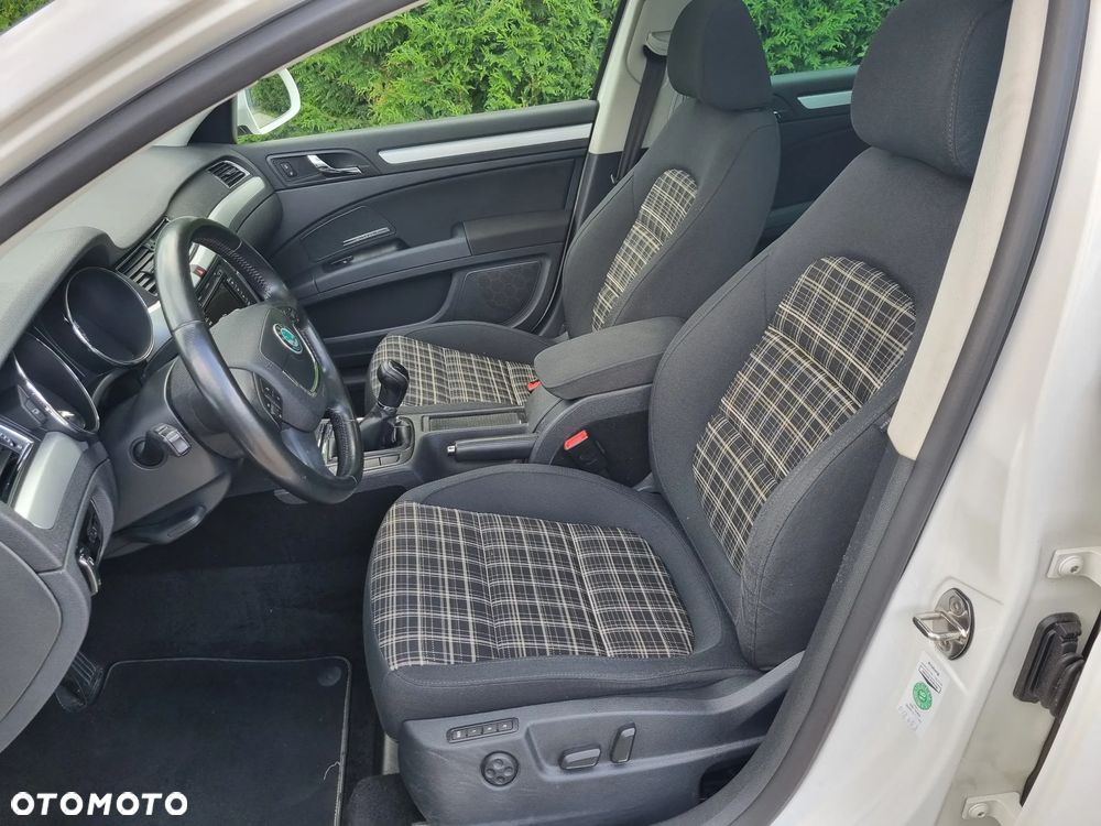 Skoda Superb 2.0 TDI Elegance - 11