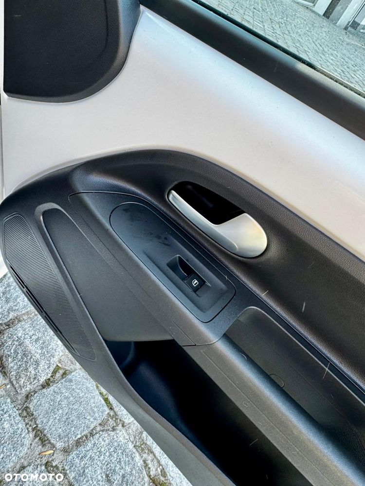 Volkswagen up! 1.0 move - 14