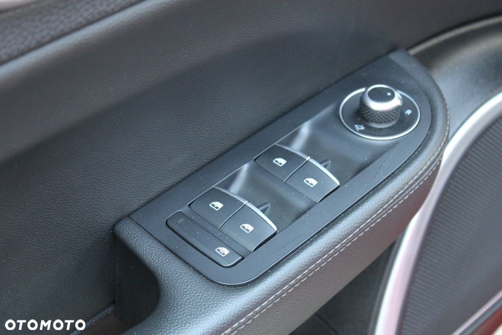 Alfa Romeo Giulia 2.0 Turbo 16V AT8-Q4 Veloce Ti - 24