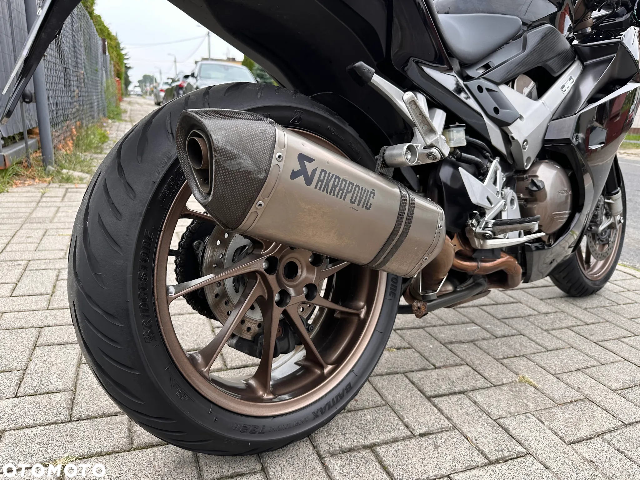 Honda VFR - 12