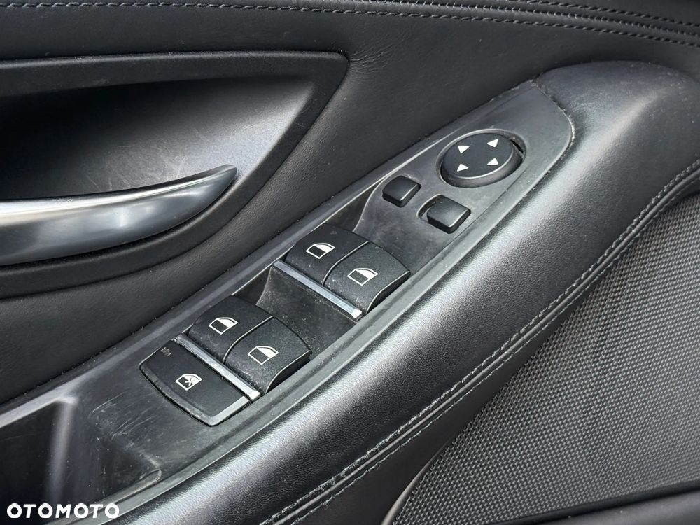 BMW Seria 5 520d xDrive Luxury Line - 23